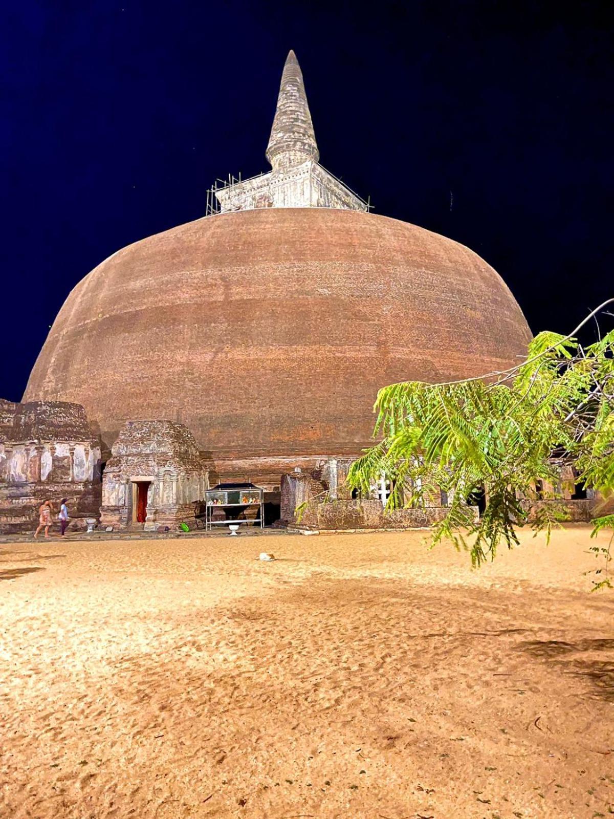 Arani Homestay Polonnaruwa Eksteriør billede